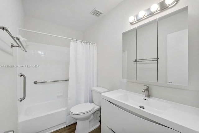 8261 SW 128th St Unit 215, Pinecrest, FL 33156 - full bath featuring vanity, shower / bathtub combination with curtain, and wood finished floors