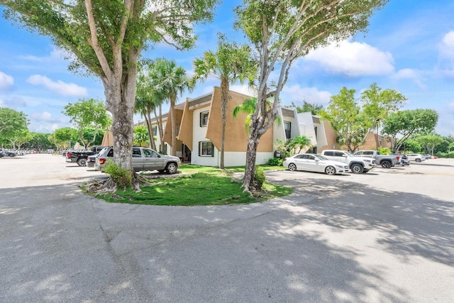 8261 SW 128th St Unit 215, Pinecrest, FL 33156 - view of front of property with uncovered parking and stucco siding