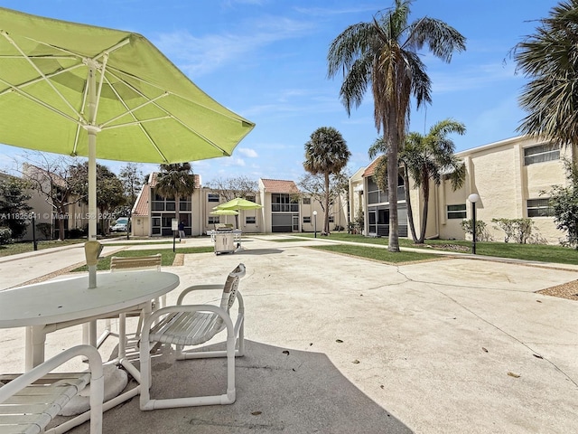 1428 SE 4th Ave Unit 103, Deerfield Beach, FL 33441 - view of patio featuring a residential view