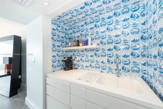 1100 W Ave Unit 506, Miami Beach, FL 33139 - bathroom with baseboards and tile patterned flooring