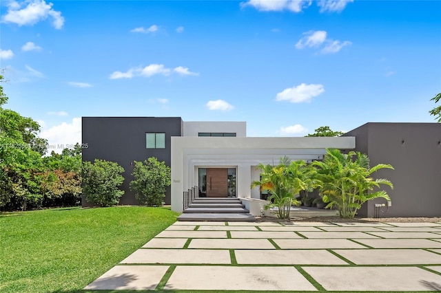 7660 SW 124th St, Pinecrest, FL 33156 - contemporary house featuring stucco siding and a front yard
