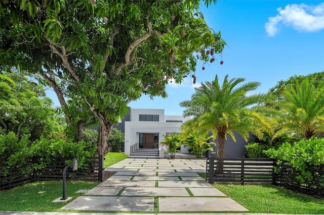 7660 SW 124th St, Pinecrest, FL 33156 - view of front of house with a fenced front yard and stucco siding