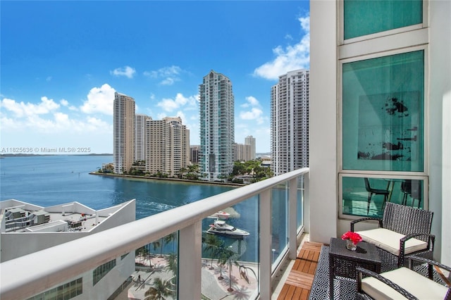 300 S Biscayne Blvd Unit L-1228, Miami, FL 33131 - balcony featuring a water view and a view of skyline