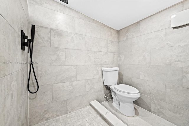 7525 NW 15th Ave, Miami, FL 33147 - full bath with a tile shower and toilet