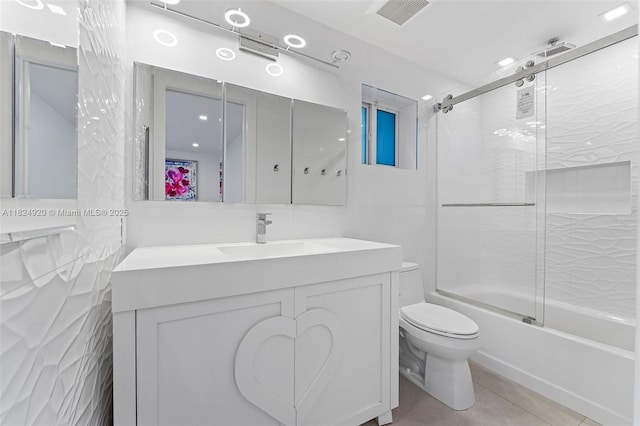3748 Prairie Ave, Miami Beach, FL 33140 - full bath with bath / shower combo with glass door and vanity