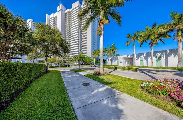 15051 Royal Oaks Ln Unit 1901, North Miami, FL 33181 - view of property's community featuring a yard
