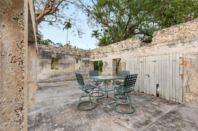 1301 Milan Ave Unit 5, Coral Gables, FL 33134 - view of patio with outdoor dining area