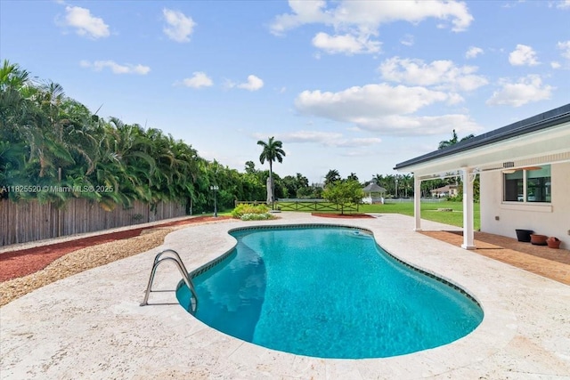 1550 NW 114th Ave, Plantation, FL 33323 - view of swimming pool featuring a patio area and a fenced backyard