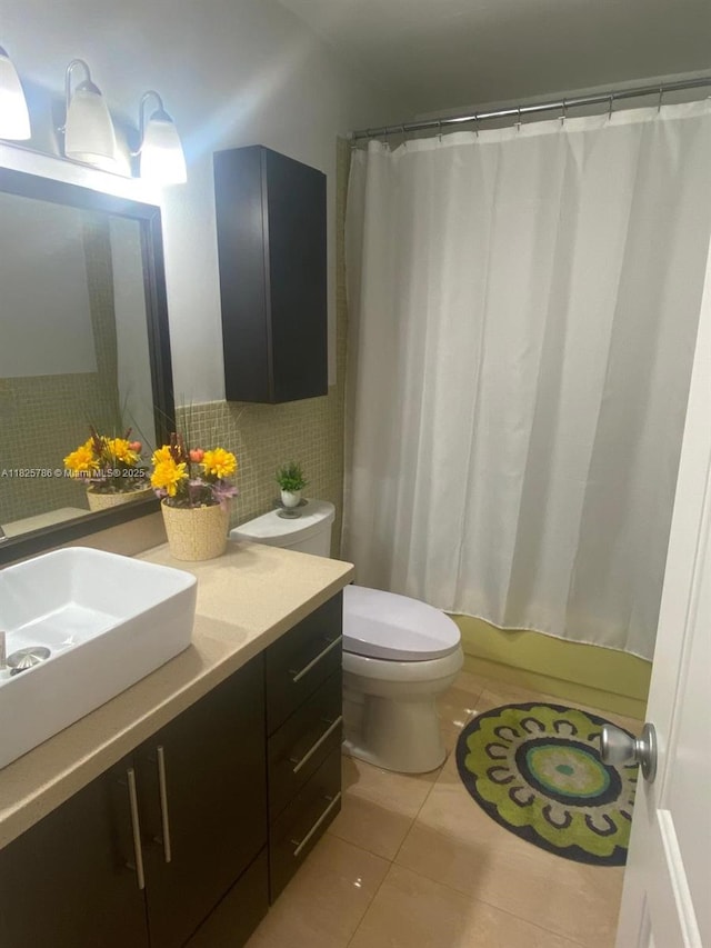 19001 NE 14th Ave Unit 325, Miami, FL 33179 - bathroom featuring vanity, tile patterned floors, and shower / bath combo
