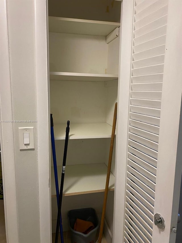19001 NE 14th Ave Unit 325, Miami, FL 33179 - view of closet