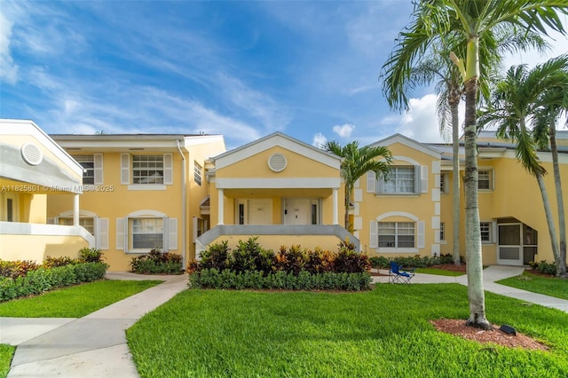 2246 SE 27th Dr Unit 204-D, Homestead, FL 33035 - multi unit property with stucco siding and a front yard