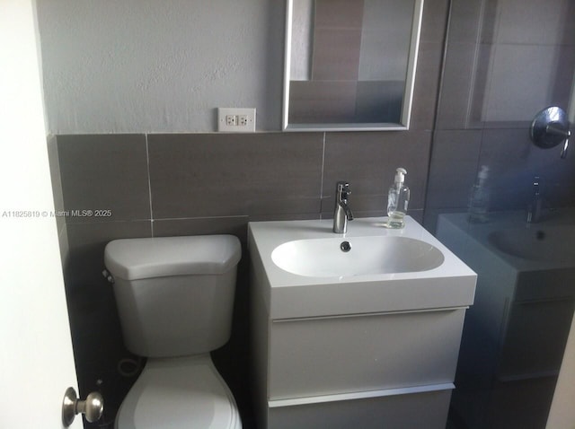 1325 Meridian Ave Unit 6, Miami Beach, FL 33139 - bathroom featuring tile walls, vanity, and backsplash