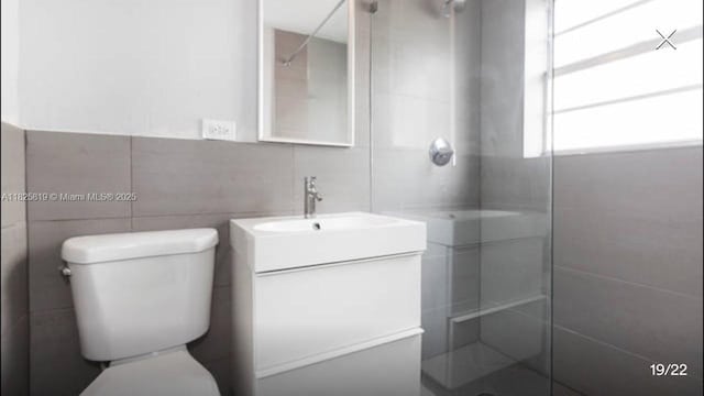 1325 Meridian Ave Unit 6, Miami Beach, FL 33139 - bathroom featuring tile walls, vanity, and a tile shower