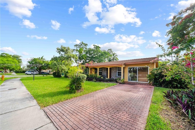 3820 SW 122nd Ave, Miami, FL 33175 - single story home featuring a front yard, stucco siding, a tiled roof, and driveway