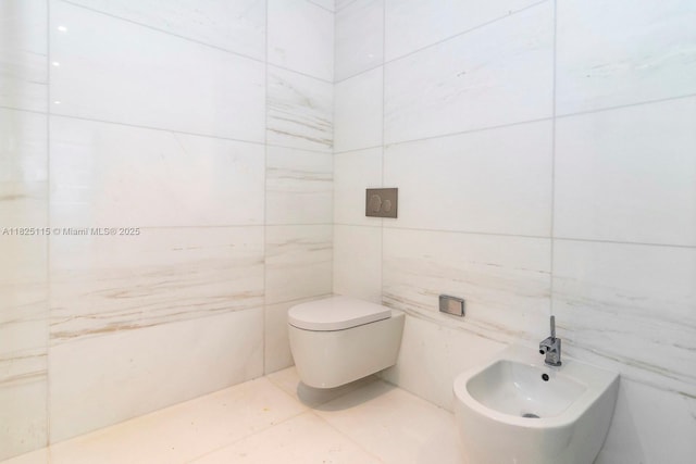 300 Biscayne Blvd Way Unit 3902, Miami, FL 33131 - bathroom with a bidet and tile walls