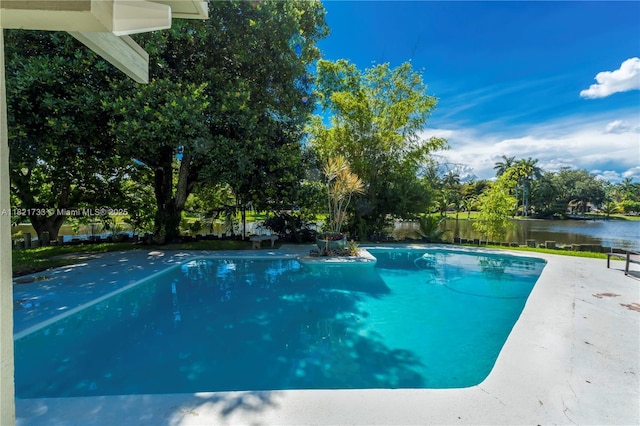 2691 SW 110th Way, Davie, FL 33328 - outdoor pool featuring a water view and view of wooded area