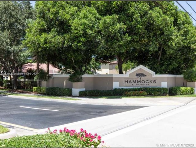 4280 NW 1st Pl, Deerfield Beach, FL 33442 - community / neighborhood sign with uncovered parking