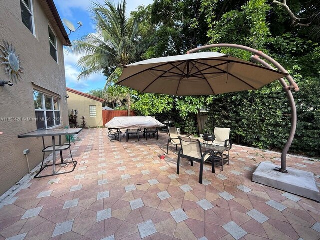 4280 NW 1st Pl, Deerfield Beach, FL 33442 - fenced backyard with outdoor dining space and a patio