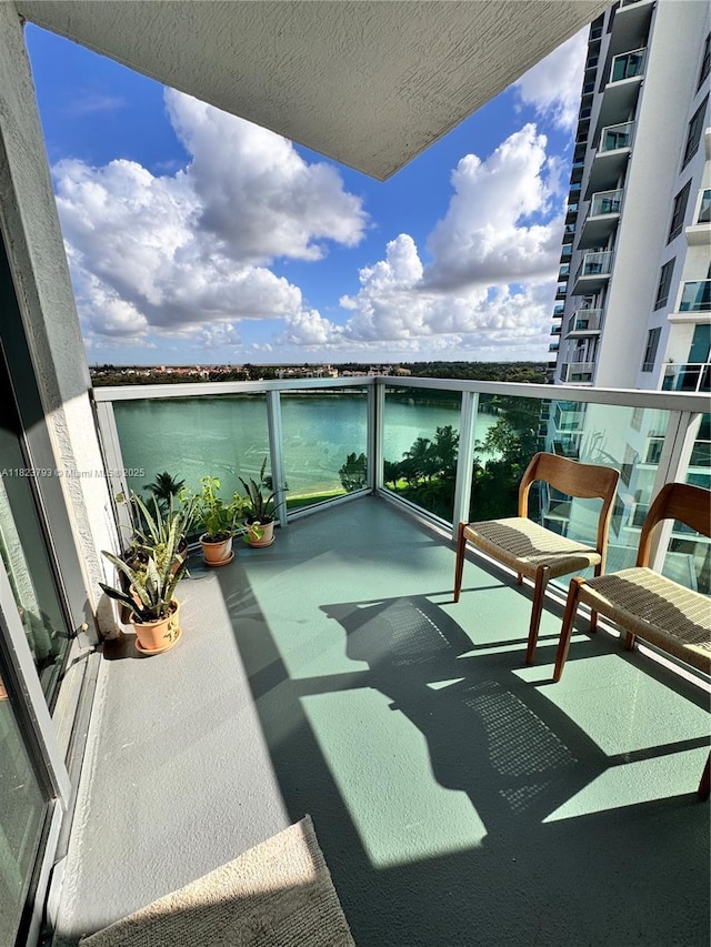 2681 N Flamingo Rd Unit 908S, Sunrise, FL 33323 - balcony with a water view