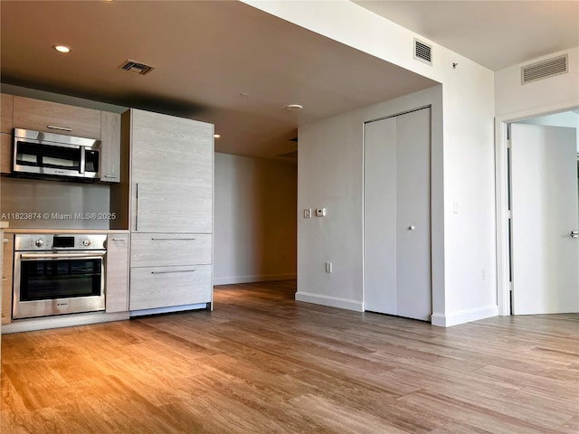 45 SW 9th St Unit 3602, Miami, FL 33130 - kitchen with appliances with stainless steel finishes, light wood-style floors, modern cabinets, and recessed lighting
