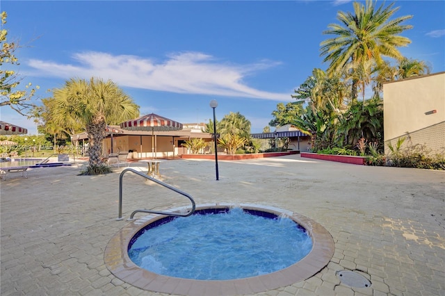 7100 NW 17th St Unit 402, Plantation, FL 33313 - view of swimming pool with a hot tub and a patio