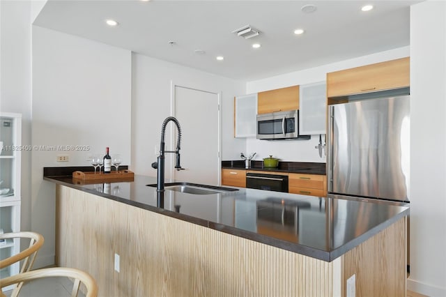 3301 NE 1st Ave Unit H2104, Miami, FL 33137 - kitchen featuring stainless steel appliances, dark countertops, modern cabinets, recessed lighting, and a peninsula