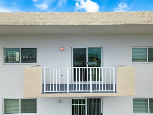 7830 Dickens Ave Unit 504, Miami Beach, FL 33141 - view of side of home featuring a balcony and stucco siding