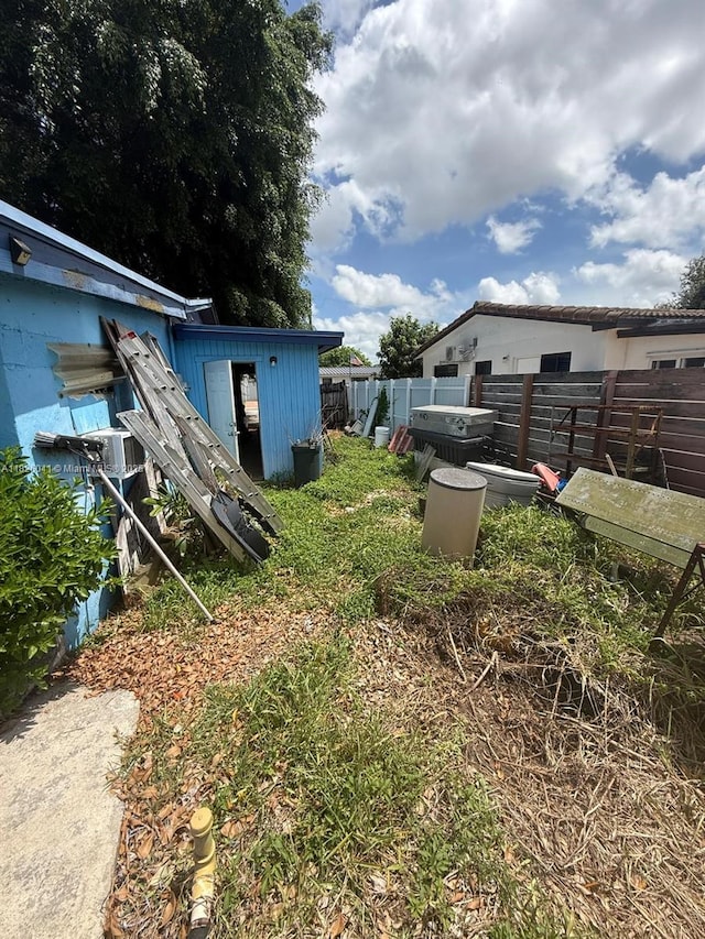 10315 SW 42nd St, Miami, FL 33165 - view of yard featuring a storage shed