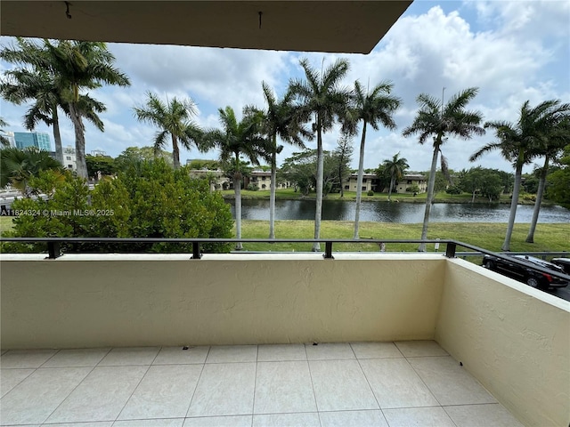 7900 Camino Cir Unit 305, Miami, FL 33143 - balcony featuring a water view