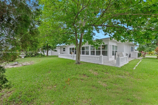 6905 NW 73rd St, Tamarac, FL 33321 - view of grassy yard featuring a sunroom