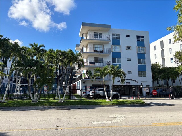 1635 W 44th Pl Unit 509, Hialeah, FL 33012 - view of building exterior
