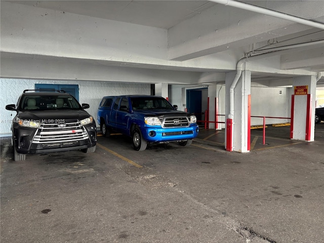 1635 W 44th Pl Unit 509, Hialeah, FL 33012 - view of parking deck
