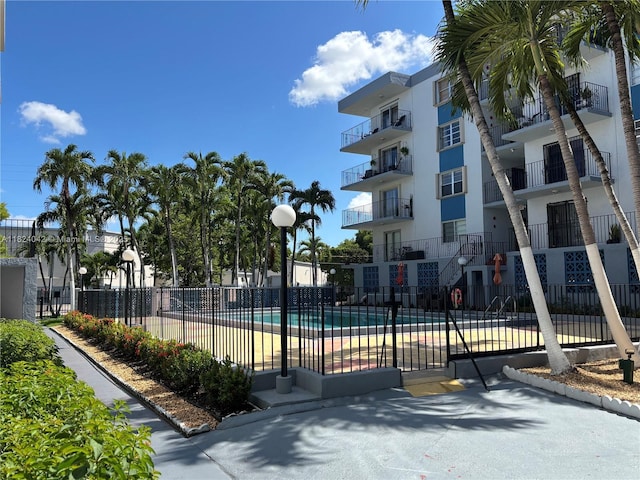 1635 W 44th Pl Unit 509, Hialeah, FL 33012 - view of community pool