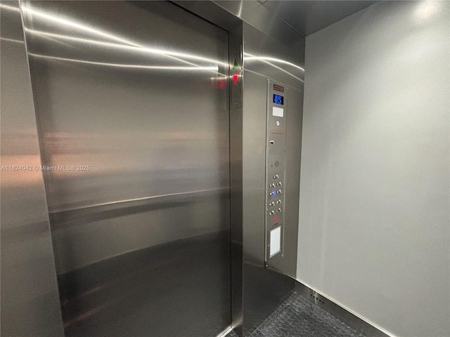 1635 W 44th Pl Unit 509, Hialeah, FL 33012 - elevator