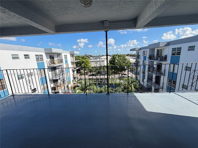 1635 W 44th Pl Unit 509, Hialeah, FL 33012 - view of balcony