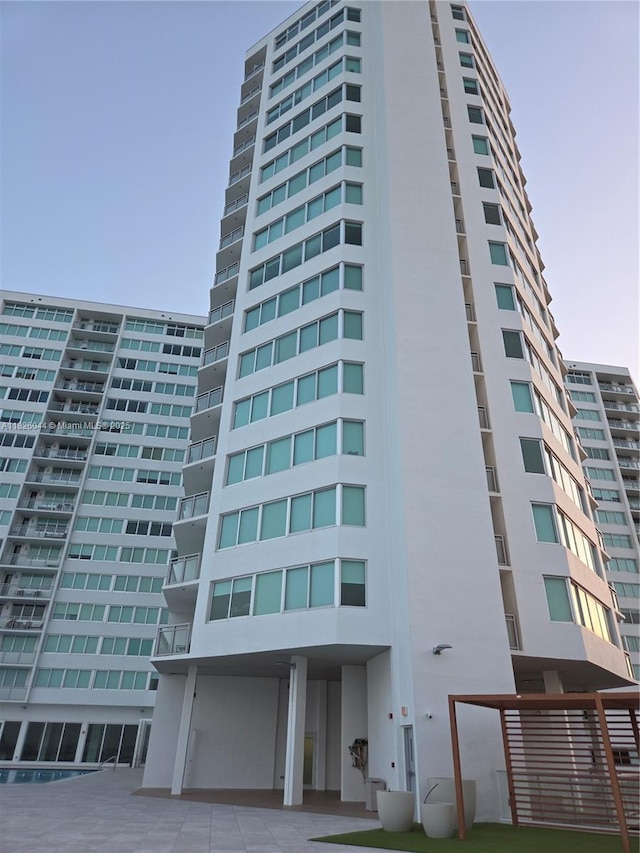 7135 Collins Ave Unit 424, Miami Beach, FL 33141 - view of building exterior