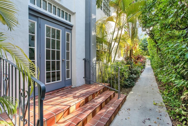 631 Euclid Ave Unit 8, Miami Beach, FL 33139 - doorway to property featuring stucco siding