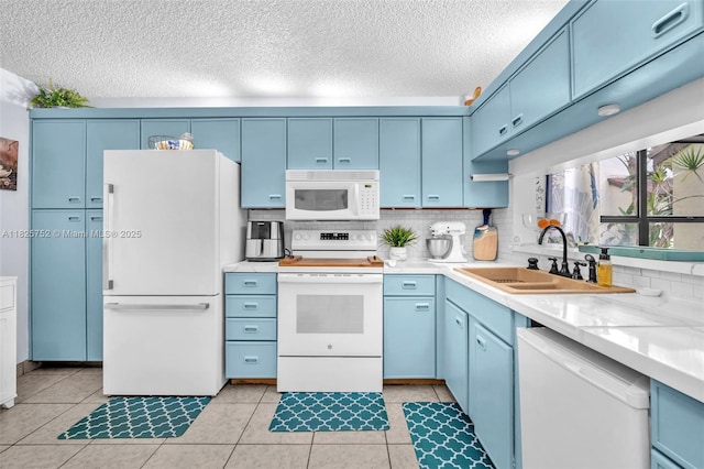 4552 Carambola Cir S Unit 27247, Coconut Creek, FL 33066 - kitchen featuring white appliances, blue cabinetry, light countertops, decorative backsplash, and a textured ceiling