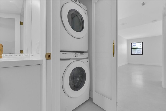 1201 S Ocean Dr Unit 507S, Hollywood, FL 33019 - laundry room featuring stacked washer and clothes dryer
