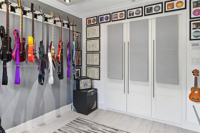 10989 NW 73rd Ter, Doral, FL 33178 - mudroom featuring light wood-type flooring and crown molding