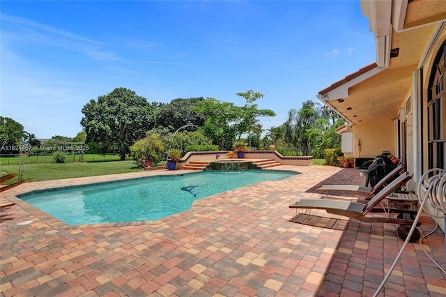 3820 SW 106th Ter, Davie, FL 33328 - view of swimming pool featuring a patio area, a lawn, and a pool with connected hot tub