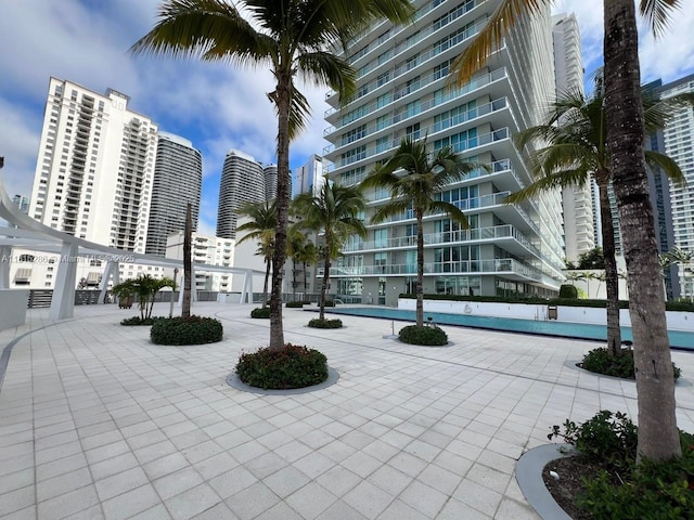79 SW 12th St Unit 1603-S, Miami, FL 33130 - view of property with a city view and a community pool