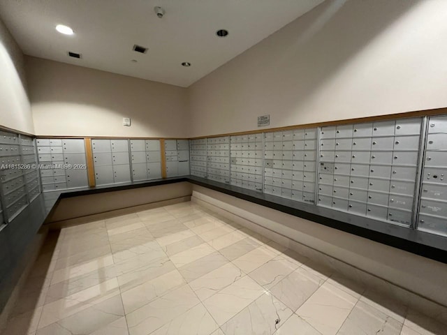 79 SW 12th St Unit 1603-S, Miami, FL 33130 - surrounding community with mail area and recessed lighting