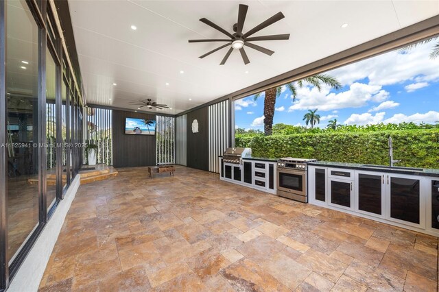 17490 SW 70th Pl, Southwest Ranches, FL 33331 - unfurnished sunroom with a sink