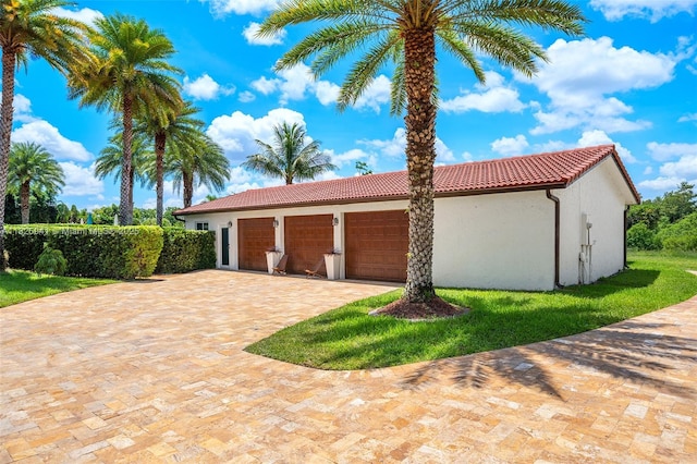 17490 SW 70th Pl, Southwest Ranches, FL 33331 - garage with decorative driveway