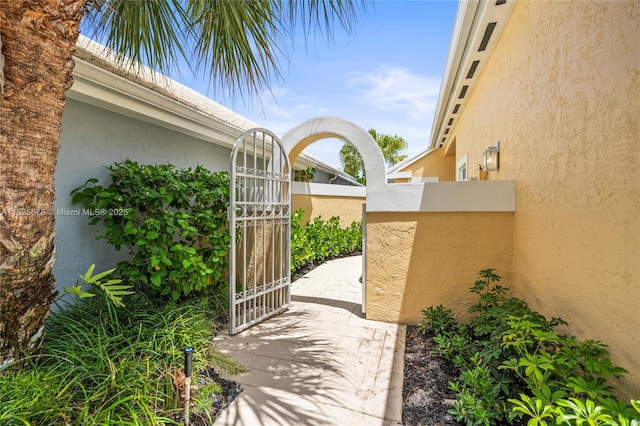9047 Baybury Ln, West Palm Beach, FL 33411 - view of gate