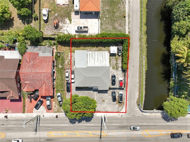 5290 Palm Ave, Hialeah, FL 33012 - aerial overview of property's location with property boundaries highlighted and a large body of water