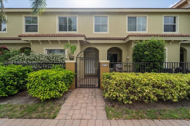370 Lake Monterey Cir, Boynton Beach, FL 33426 - view of front of home with a fenced front yard, a gate, and stucco siding