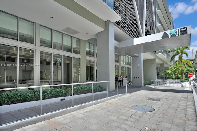 1111 SW 1st Ave Unit 721-N, Miami, FL 33130 - view of patio