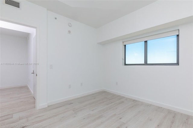 460 NE 28th St Unit 1905, Miami, FL 33137 - unfurnished room featuring light wood finished floors and baseboards